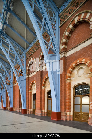 Innere des renovierten St. Pancras International Station Stockfoto