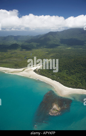 Thornton Beach und schlug Insel Alexandra Bay Daintree National Park World Heritage Bereich North Queensland Australien Antenne Stockfoto