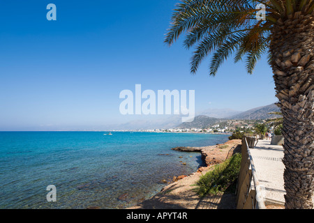 Direkt am Meer Promenade, Stalis, Nordküste, Kreta, Griechenland Stockfoto