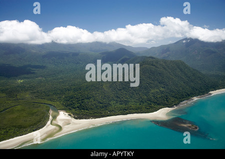 Thornton Beach und schlug Insel Alexandra Bay Daintree National Park World Heritage Bereich North Queensland Australien Antenne Stockfoto