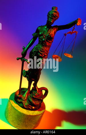 Messing-Gerechtigkeit ist blind statue Stockfoto