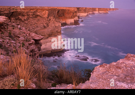 Nullabor Klippen, Great Australian Bight, Nullarbor, Bunda Cliffs, Eyre Highway, South Australia, Australien Stockfoto