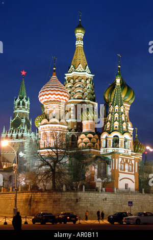 Roter Platz Moskau Russland St Basils Kathedrale Flutlicht Fluter im Auftrag von Iwan der schreckliche Stockfoto
