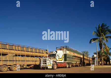 Roadtrains, Roadhouse, Stuart Highway, South Australia Stockfoto