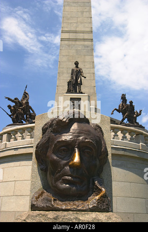 ILLINOIS Springfield Büste von Lincoln vor Abraham Lincoln s Grab in Oak Ridge Cemetery Beerdigung Platz für Präsident Stockfoto