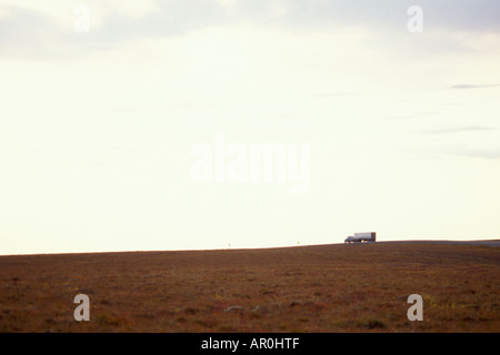 LKW auf der Haul Road North Slope Arktis Alaska reisen Stockfoto