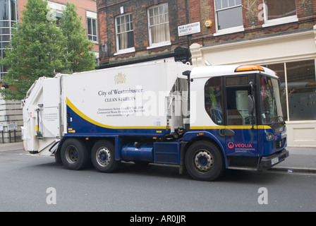 Westminster Abfallentsorgungswagen sammelt Müll in London, England. Stockfoto