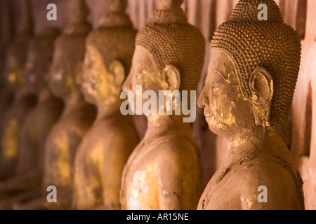 Reihen von Buddhastatuen im Wat Si Saket Vientiane Laos Stockfoto