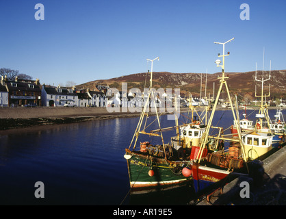 dh Loch Broom Stadt Schottland ULLAPOOL HAFEN ROSS CROMARTY Fischerboote liessen traditionellen Bootshafen Großbritannien schottisches Hochland wester ross Shire Stockfoto