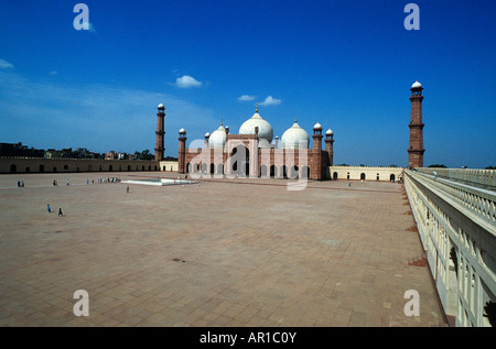 Die Badshahi-Moschee oder die "Kaiser Moschee", entstand im Jahre 1673 durch die Mughal Kaiser Aurangzeb in Lahore, Pakistan. Es ist eine Stockfoto