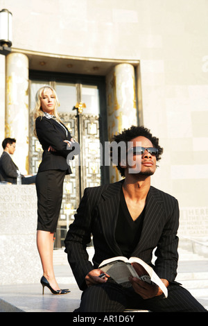 Personen im Freien, Frau Blick in die Kamera Stockfoto