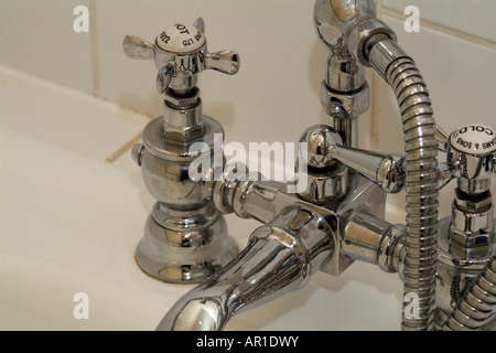 Warmes und kaltes Wasser Wasserhahn Badewanne Dusche Steuergerät Stockfoto