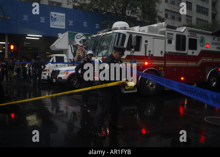 New York City A Plane stürzt in ein Gebäude Ecke 72nd und York Avenue Flugzeug Crahsed auf 524 72nd Street zwei bestätigt tot Stockfoto