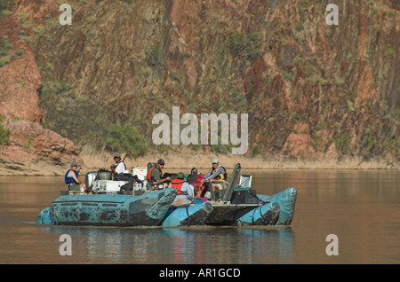 Große blaue Floß auf dem Colorado River im Grand Canyon National Park Stockfoto