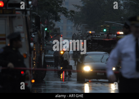 New York City A Plane stürzt in ein Gebäude Ecke 72nd und York Avenue Flugzeug Crahsed auf 524 72nd Street zwei bestätigt tot Stockfoto