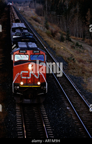 Ein C.N Güterzug auf einer geraden Abschnitt des Zuges verfolgt. Stockfoto