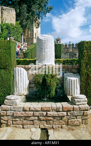 Brunnen in den Gärten des Alcázar de Los Reyes Cristianos, Festung von Christian Kings, Cordoba, Spanien Stockfoto
