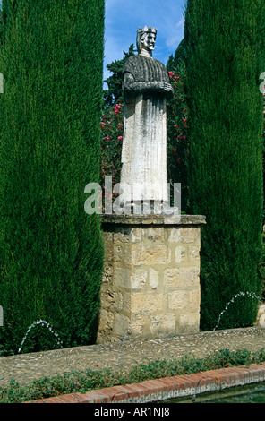 Statue im Garten des Alcazar de Los Reyes Cristianos, Festung von Christian Kings, Cordoba, Spanien Stockfoto