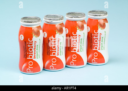 Gesunde Erdbeeren Pro biotische, probiotischer Joghurt-Drink Stockfoto