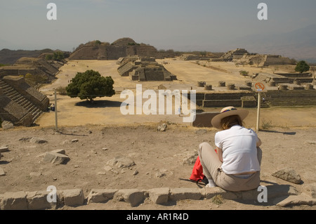 Mexiko Oaxaca Monte Alban Orig 200 v. Chr. touristischen Besuch der Website von der Nord-Plattform Stockfoto