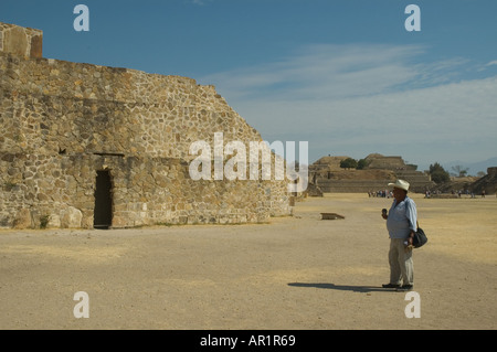 Mexiko Oaxaca Monte Alban ursprünglich 200 BC-Observatorium mit touristischen Stockfoto