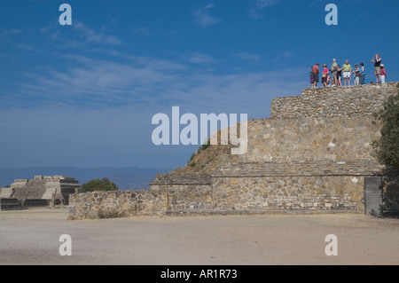 Mexiko Oaxaca Monte Alban Orig 200 v. Chr. Rand des Nord-Plattform Stockfoto