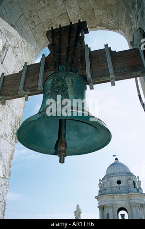 Glocke hängen im Glockenturm, Cadiz Kathedrale, Plaza De La Catedral, Cadiz, Spanien Stockfoto