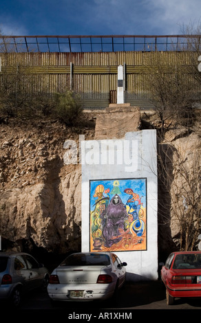 Kunstwerk auf mexikanischer Seite der Grenze Zaun zwischen USA und Mexiko Stockfoto