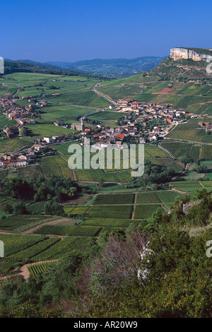 Felsen von Solutré, Weinberge in der Nähe von Macon, Burgund, Frankreich Stockfoto