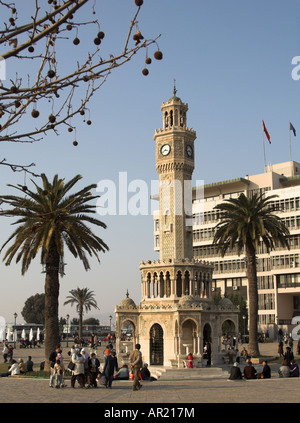 berühmten Uhrturm von Izmir Türkei in Konak Square wurde 1901 erbaut Stockfoto