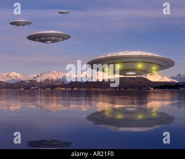 UFO-Sichtung über Wasser Stockfoto