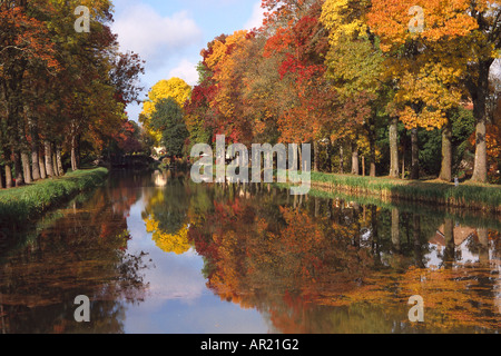 Canal de Bourgogne, in der Nähe von Chateauneuf-En-Auxois Burgund, Frankreich Stockfoto