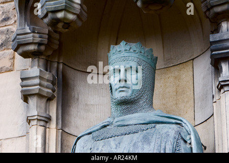 Statue von Robert the Bruce am Eingang des Edinburgh Castle in Edinburgh, Schottland 8. Dezember 2007 Stockfoto