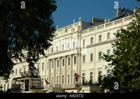 Botschaftsgebäude in Belgrave Square in London England Stockfoto