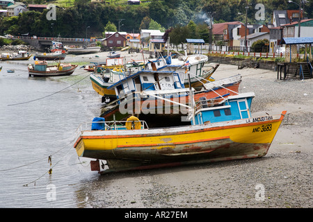 Insel Chiloe, Chile: Fischerboote am Strand von Dalcahue, Stockfoto