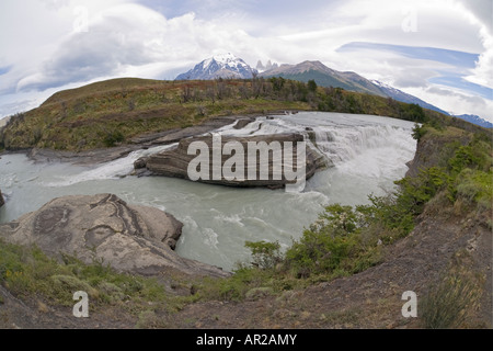 Wasserfall in der Torres del Paine Nationalpark Patagoniens Magallanes Region Patagonien Chile Stockfoto
