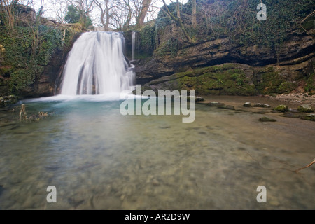 Janet s Foss Wasserfall in der Nähe von Gordale Narbe Yorkshire Dales National Park North Yorkshire Stockfoto