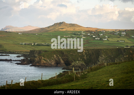 Dun Chaoin mit Hafen in Slea Head Dingle Halbinsel County Kerry Republik Irland Europa Stockfoto