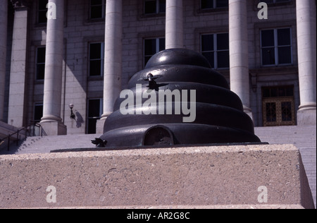 Bienenstock Kunst außerhalb das State Capitol Building in Salt Lake City, Utah, USA. Der Bienenstock ist das Staatssymbol Stockfoto