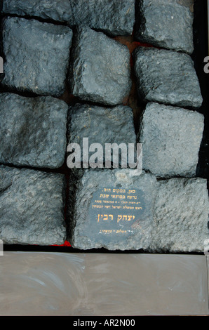 Das Denkmal genau an der Stelle wo der israelischen Ministerpräsidenten Yitzhak Rabin am 4. November 1995 erschossen wurde Stockfoto