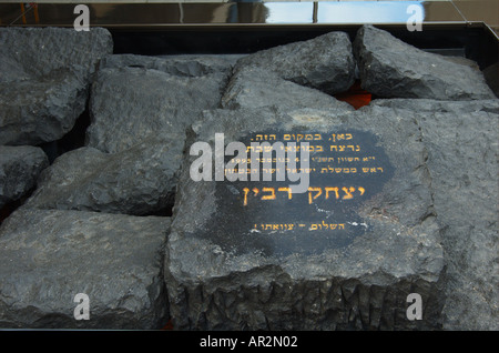 Das Denkmal genau an der Stelle wo der israelischen Ministerpräsidenten Yitzhak Rabin am 4. November 1995 erschossen wurde Stockfoto