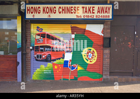 Graffiti Auslöser überdeckt ein chinesisches Restaurant-Shop auf einer Wohnsiedlung in Thetford, Norfolk, Großbritannien Stockfoto