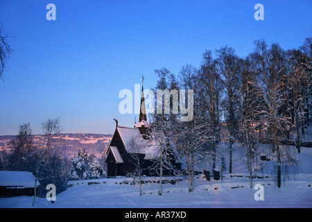 Stabkirche von Garmo in der tief verschneiten Landschaft, Maihaugen, Lillehammer, Norwegen, Skandinavien, Europa Stockfoto