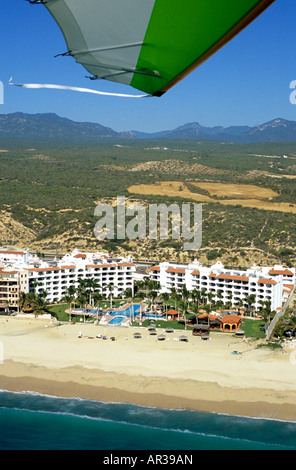 Die Aussicht von einem Ultraleichtflugzeug als es fliegt über das Meer von Cortez parallel zur Küste Los Cabos in Baja California Sur, Mexiko Stockfoto