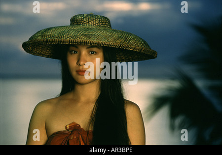 Junge Frau trägt eine Hut, Insel Bohol, Visayas, Philippinen, Asien Stockfoto