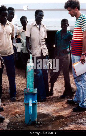 Sudan-Bohrloch mit Unicef Handpumpe Stockfoto