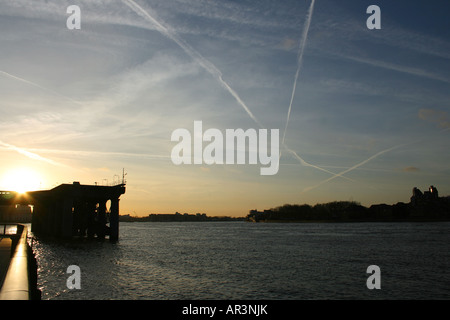 Sonnenuntergang von außerhalb der Cutty Sark Pub, Greenwich, entlang der Themse, London Stockfoto