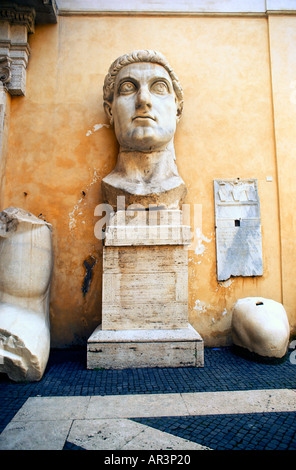 Rom Italien Kapitolisches Museum Fragmente des Kolosses von Konstantin im Palazzo Dei Conservatori Stockfoto