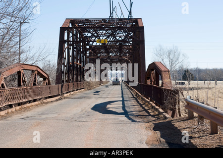 Historische Lake Overholser Steel Truss Bridge an der alten Route 66 westlich von Bethany, Oklahoma, aber innerhalb der Stadtgrenzen von Oklahoma City, USA Stockfoto