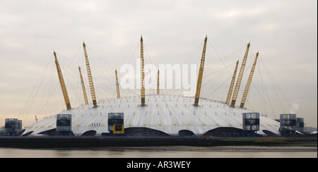 Millennium Dome mit Masten und Dach in Greenwich, East London, UK Stockfoto